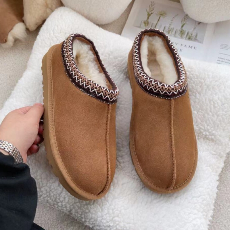 Unisex snježne čizme u etničkom stilu za zimu — kožni gornji dio, vunena podstava i ulošak od vune, pjenasti potplat, niska potpetica 1–3 cm
