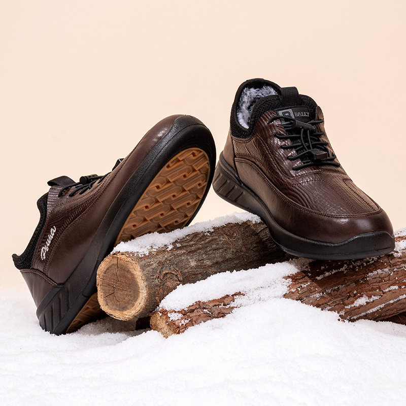 Ανδρικές χειμερινές παντόφλες με επένδυση φλίς, άνω μέρος από μικροϊνες και σύνθετη σόλα