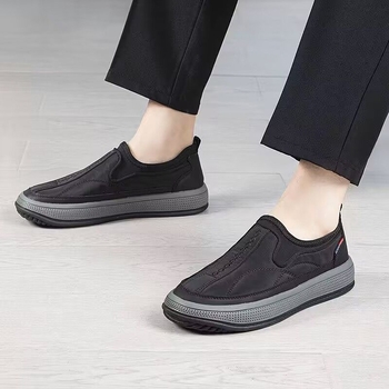 Pánske slip-on voľnočasové topánky, priedušný horný materiál syntetický, odolná PVC podrážka, nízka výška, okrúhla špička