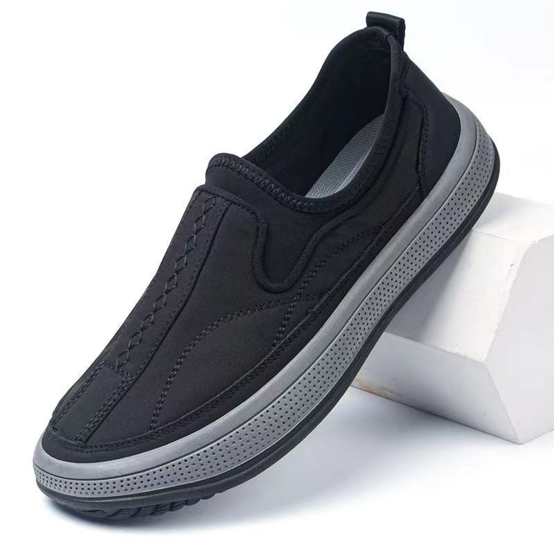 Pánske slip-on voľnočasové topánky, priedušný horný materiál syntetický, odolná PVC podrážka, nízka výška, okrúhla špička