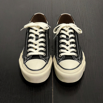 Uniszex edzőcipő vastag talppal, vulkanizált szerkezettel, vászon felsőrész, gumi talp, fűzővel záródó