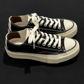 Uniszex edzőcipő vastag talppal, vulkanizált szerkezettel, vászon felsőrész, gumi talp, fűzővel záródó