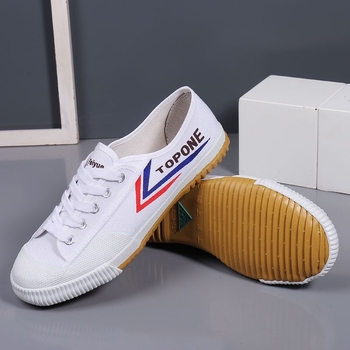 Tréningové tenisky – vrchná časť z plátna, gumová podrážka, šnúrky, špičatý nos, nízky vrch (vrchná časť z plátna; gumová podrážka; šnúrky; špičatý nos; nízky vrch)