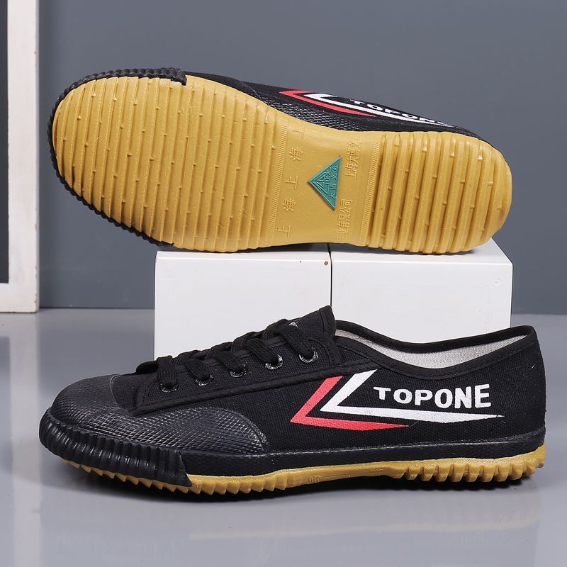 Tréningové tenisky – vrchná časť z plátna, gumová podrážka, šnúrky, špičatý nos, nízky vrch (vrchná časť z plátna; gumová podrážka; šnúrky; špičatý nos; nízky vrch)