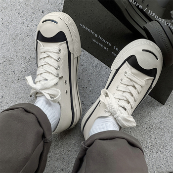 Férfi vászoncipő, alacsony felső rész, gumírozott talp, klinis sarok, sekély nyílás