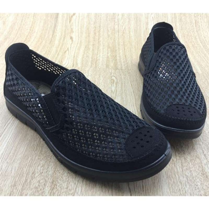 Uniszex hálós mindennapi cipő, kerek orrú, középmagas felsőrész, alacsony sarka 1-3 cm, légáteresztő gumitalp.