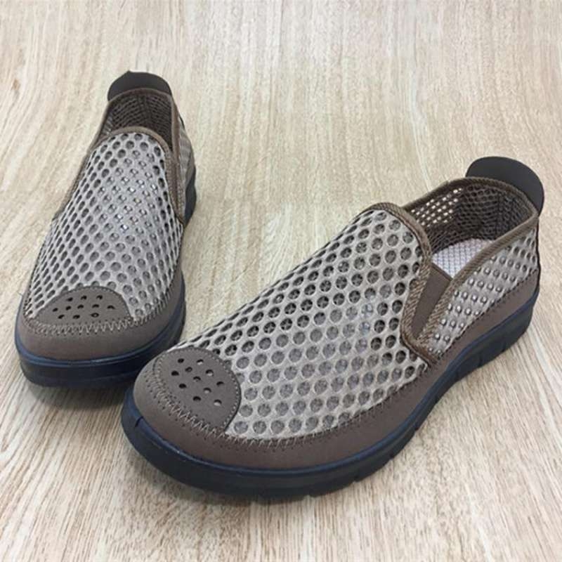 Uniszex hálós mindennapi cipő, kerek orrú, középmagas felsőrész, alacsony sarka 1-3 cm, légáteresztő gumitalp.