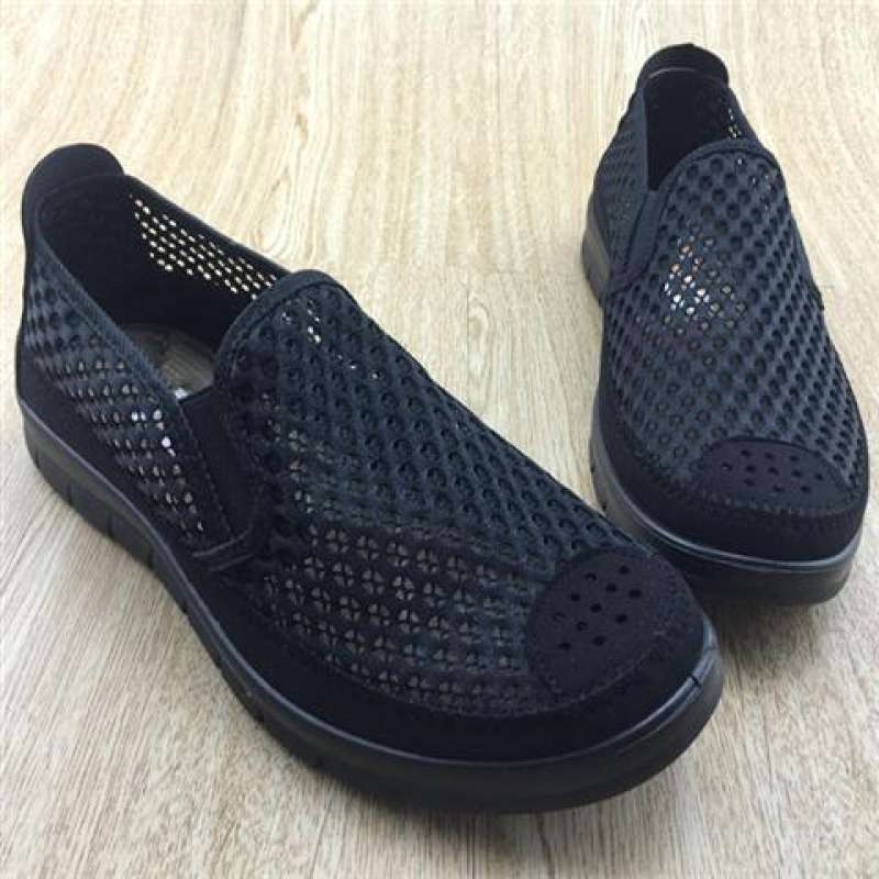 Uniszex hálós mindennapi cipő, kerek orrú, középmagas felsőrész, alacsony sarka 1-3 cm, légáteresztő gumitalp.