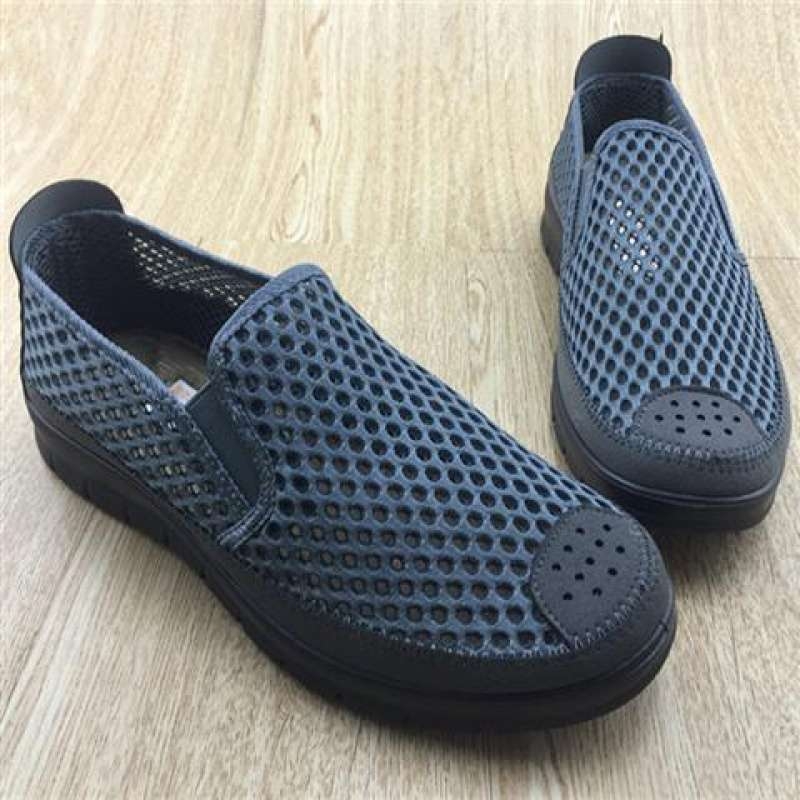 Uniszex hálós mindennapi cipő, kerek orrú, középmagas felsőrész, alacsony sarka 1-3 cm, légáteresztő gumitalp.