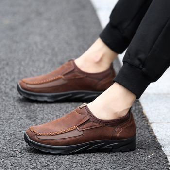Muške slip-on loaferice – prozračan gornji dio od tekstila, zaobljeni vrh, niski potplat 1–3 cm, potplat od poliuretana s injekcijskom tehnologijom