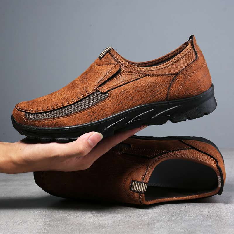 Muške slip-on loaferice – prozračan gornji dio od tekstila, zaobljeni vrh, niski potplat 1–3 cm, potplat od poliuretana s injekcijskom tehnologijom