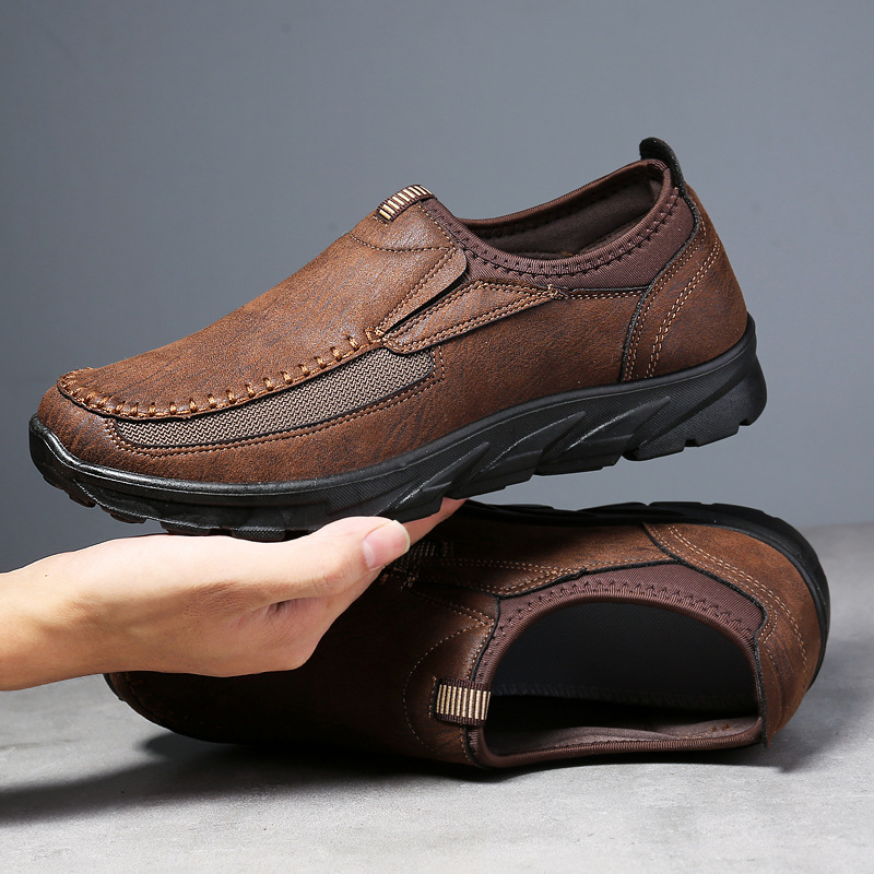 Muške slip-on loaferice – prozračan gornji dio od tekstila, zaobljeni vrh, niski potplat 1–3 cm, potplat od poliuretana s injekcijskom tehnologijom