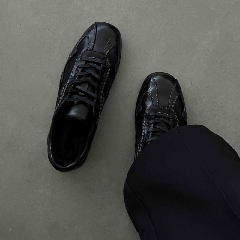 Pánske bežné Derby topánky: textilný vrchný diel, mikrovláknová podšívka, zapínanie na šnúrik, vulkanizovaná gumová podrážka, špičatý nos