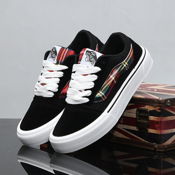 Unisex αθλητικά παπούτσια με σουέντ άνω μέρος, φαρδιά σόλα σε σχέδιο color-block, διαπνέονται και ανθεκτικά, με κορδόνια, ύψος μεσαίο 3–7 cm