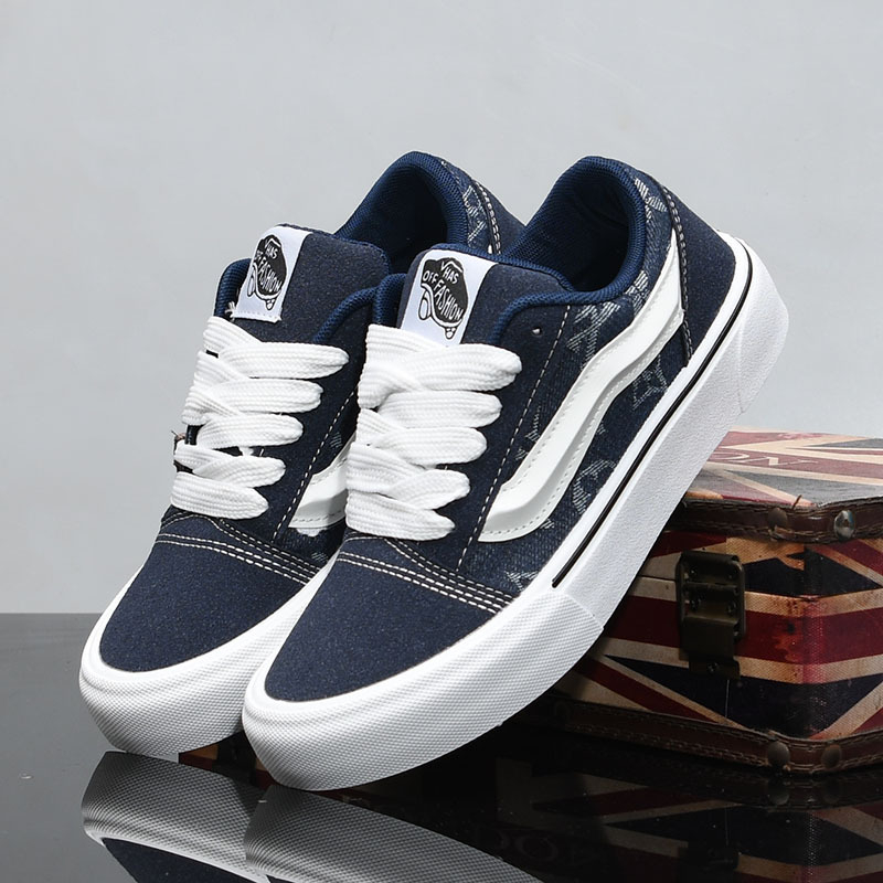 Unisex αθλητικά παπούτσια με σουέντ άνω μέρος, φαρδιά σόλα σε σχέδιο color-block, διαπνέονται και ανθεκτικά, με κορδόνια, ύψος μεσαίο 3–7 cm