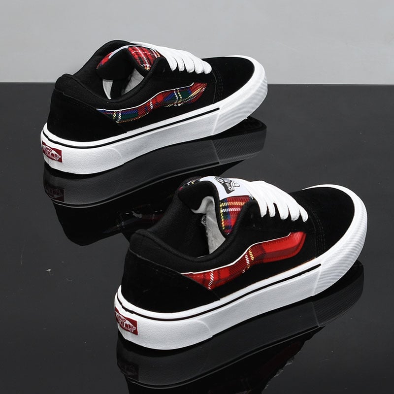 Unisex αθλητικά παπούτσια με σουέντ άνω μέρος, φαρδιά σόλα σε σχέδιο color-block, διαπνέονται και ανθεκτικά, με κορδόνια, ύψος μεσαίο 3–7 cm