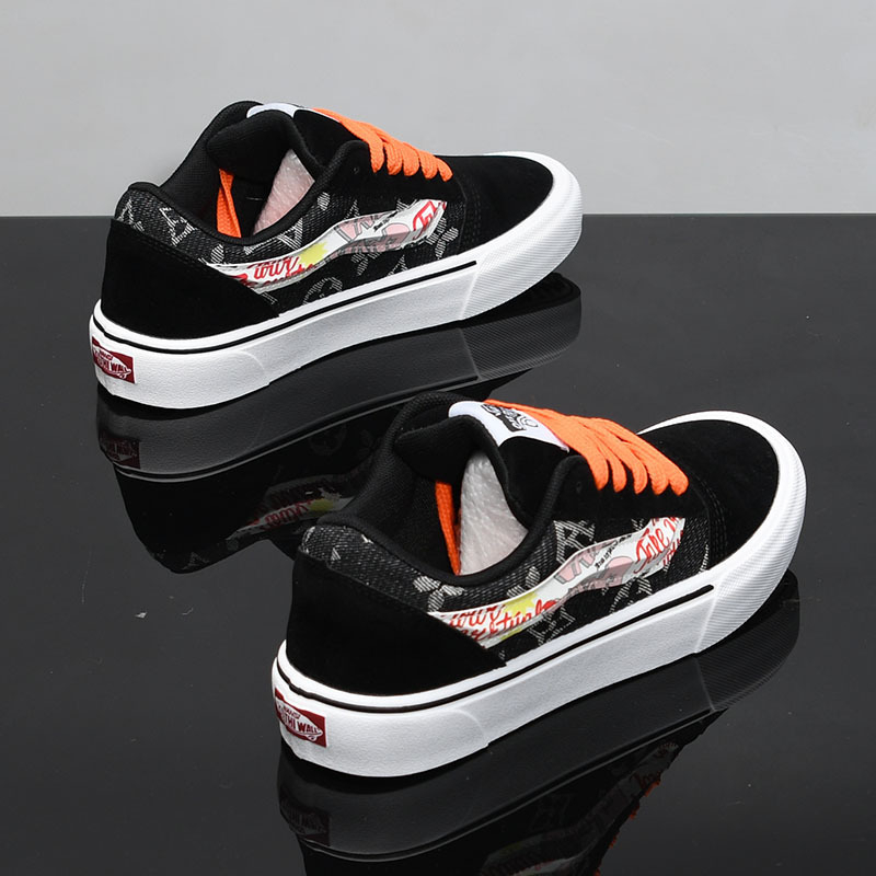 Unisex αθλητικά παπούτσια με σουέντ άνω μέρος, φαρδιά σόλα σε σχέδιο color-block, διαπνέονται και ανθεκτικά, με κορδόνια, ύψος μεσαίο 3–7 cm