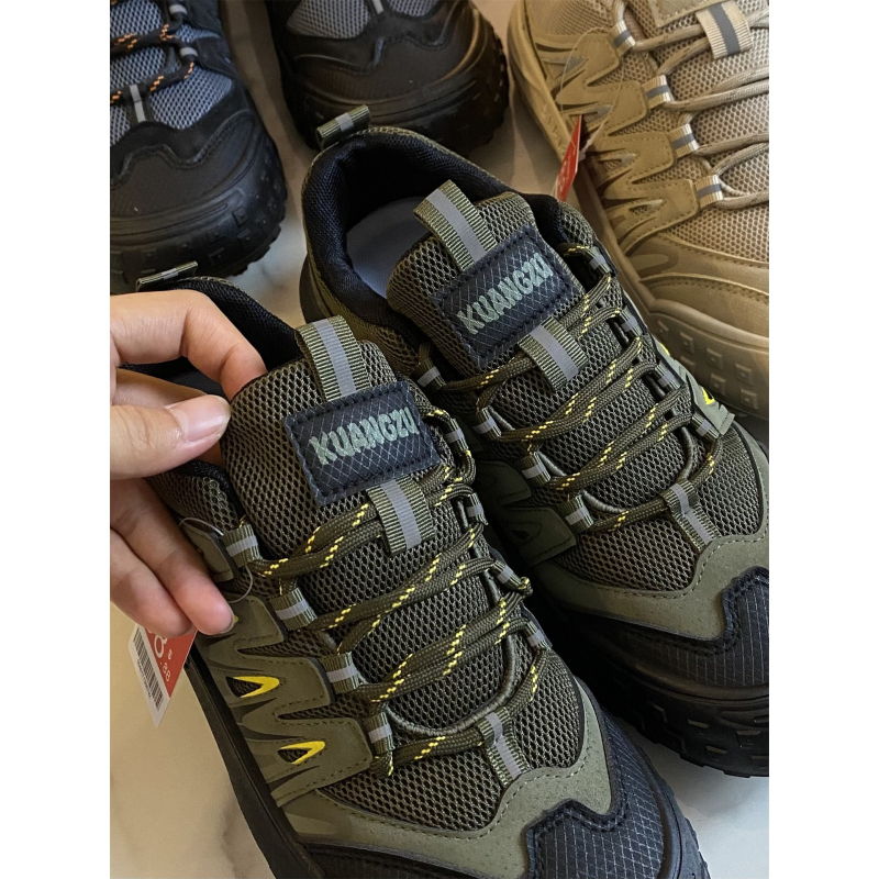 Ανδρικά αθλητικά παπούτσια: μεσαίο ύψος, πάνω μέρος από μικροϊφίβερ, με κορδόνια μπροστά, στρογγυλή μύτη, για την άνοιξη