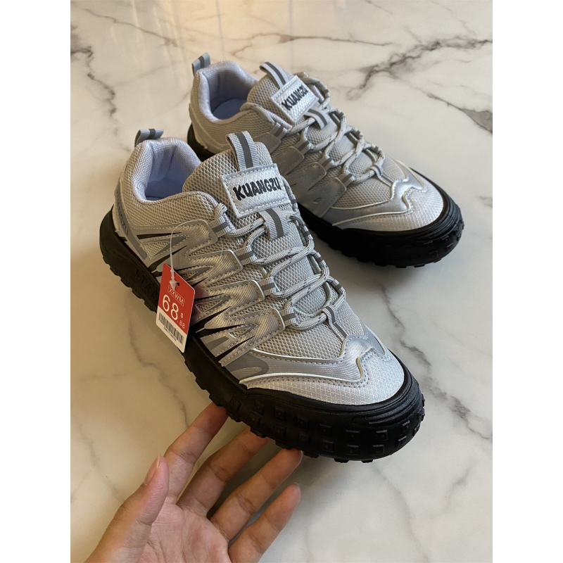 Ανδρικά αθλητικά παπούτσια: μεσαίο ύψος, πάνω μέρος από μικροϊφίβερ, με κορδόνια μπροστά, στρογγυλή μύτη, για την άνοιξη