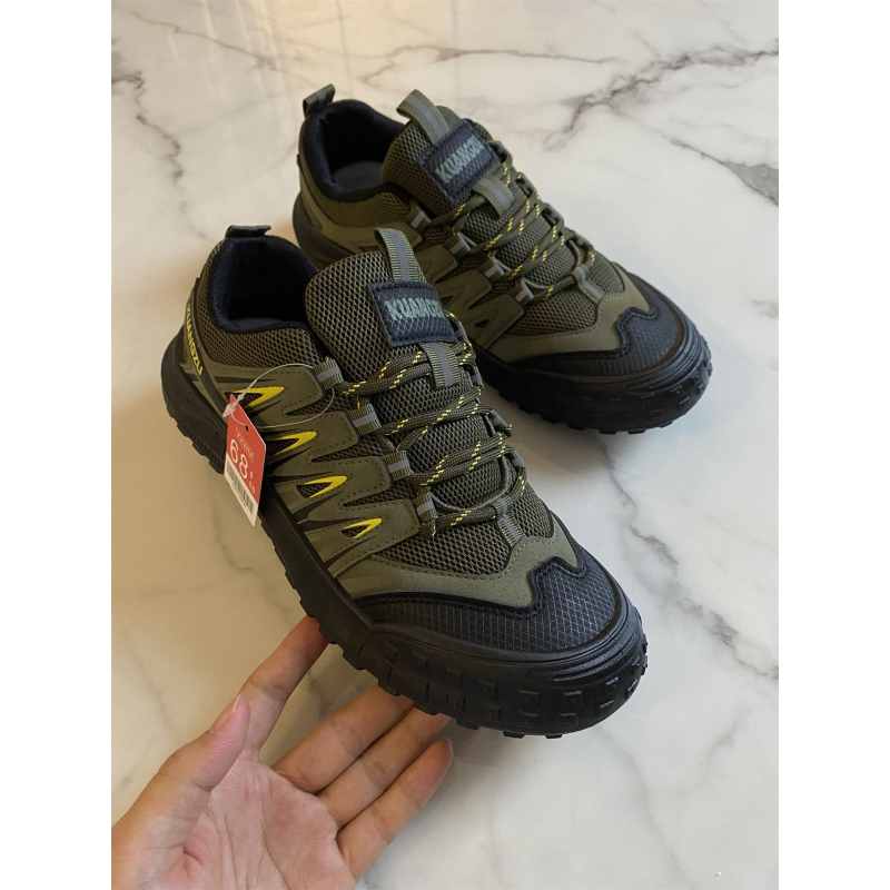 Ανδρικά αθλητικά παπούτσια: μεσαίο ύψος, πάνω μέρος από μικροϊφίβερ, με κορδόνια μπροστά, στρογγυλή μύτη, για την άνοιξη