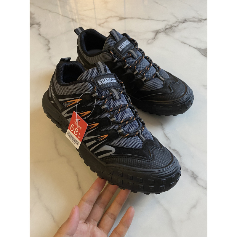 Ανδρικά αθλητικά παπούτσια: μεσαίο ύψος, πάνω μέρος από μικροϊφίβερ, με κορδόνια μπροστά, στρογγυλή μύτη, για την άνοιξη