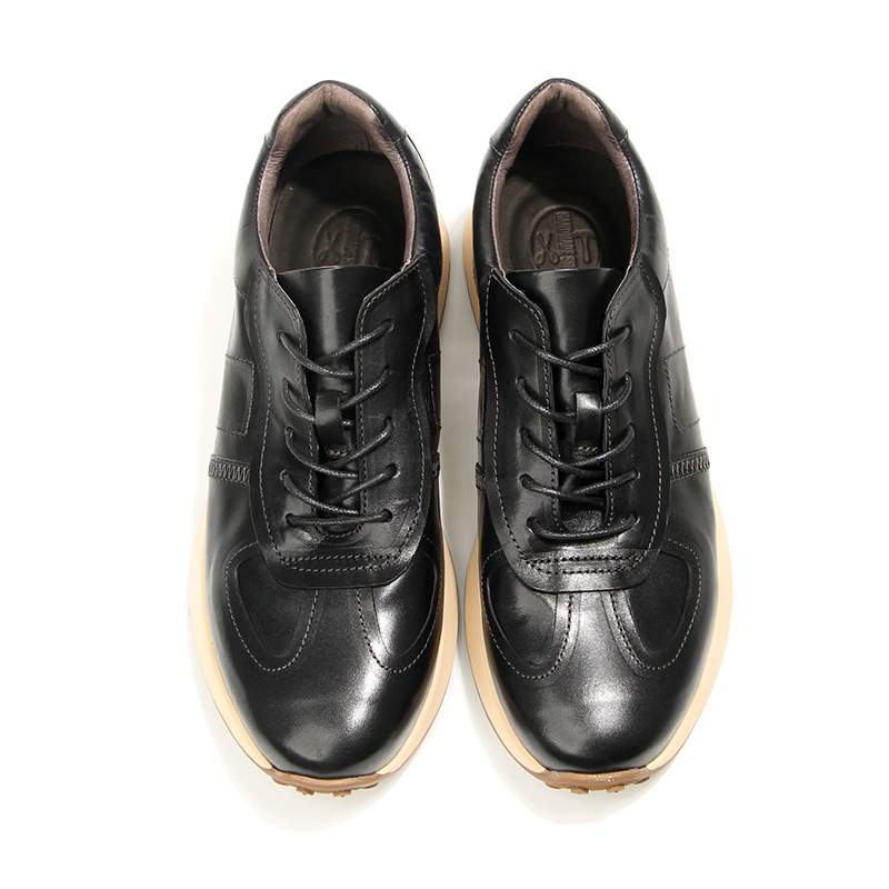 Αθλητικά παπούτσια από δέρμα αλόγου για καθημερινή χρήση — επάνω μέρος από δέρμα αλόγου, στρογγυλή μύτη, μπροστινό δέσιμο, χαμηλό τακούνι 1–3 εκ, ρετρό φθαρμένο φινίρισμα