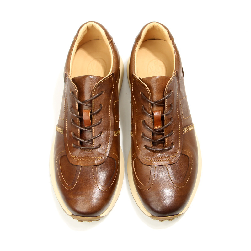 Αθλητικά παπούτσια από δέρμα αλόγου για καθημερινή χρήση — επάνω μέρος από δέρμα αλόγου, στρογγυλή μύτη, μπροστινό δέσιμο, χαμηλό τακούνι 1–3 εκ, ρετρό φθαρμένο φινίρισμα