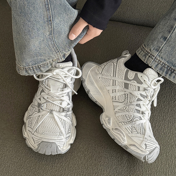 Αθλητικά πλατφόρμας με 7 εκ. πλατφόρμα, χαμηλό επάνω μέρος, στρογγυλή μύτη, κορδόνια, καουτσούκ σόλα