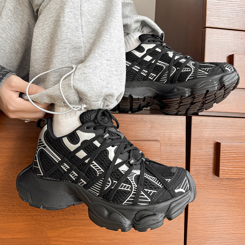 Αθλητικά πλατφόρμας με 7 εκ. πλατφόρμα, χαμηλό επάνω μέρος, στρογγυλή μύτη, κορδόνια, καουτσούκ σόλα