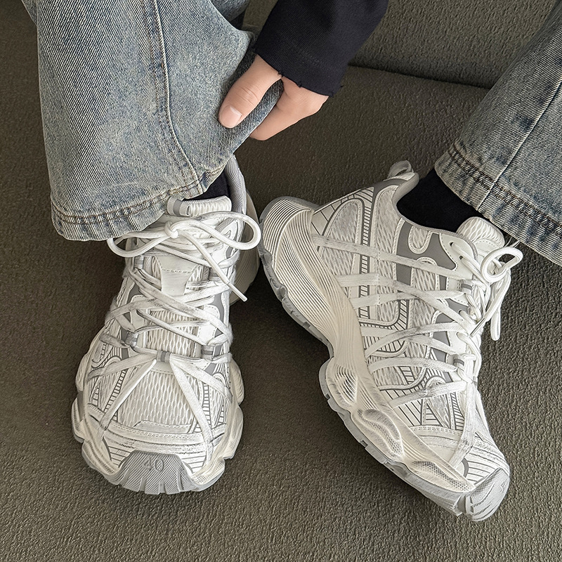 Αθλητικά πλατφόρμας με 7 εκ. πλατφόρμα, χαμηλό επάνω μέρος, στρογγυλή μύτη, κορδόνια, καουτσούκ σόλα