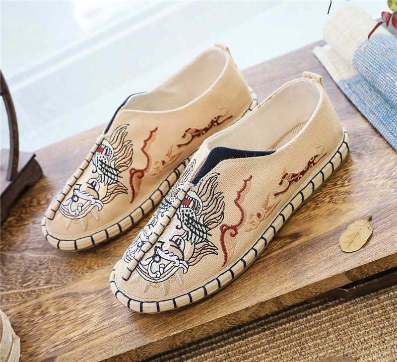 Ανδρικά Κεντημένα Παπούτσια από Καμβά, Slip-On — Εθνοστυλ, Με στρογγυλή μύτη, Με σχέδιο ζώου, Με μικρό άνοιγμα, Χαμηλό τακούνι