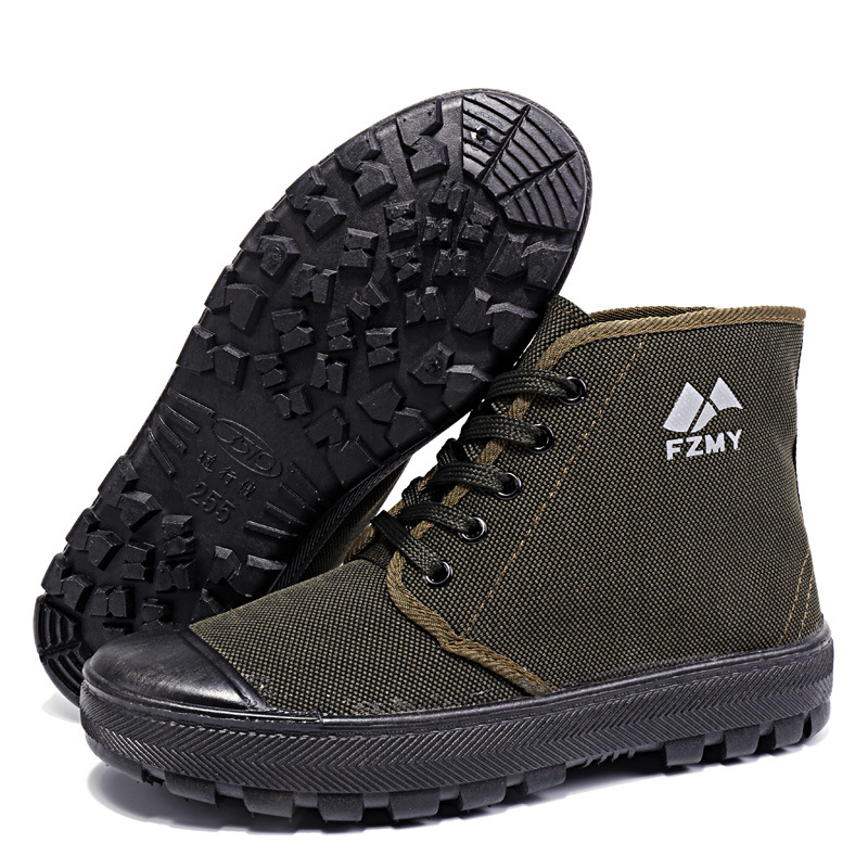 Pantofi: înalți, din canvas, talpă din PVC, antiderapant și rezistenți la uzură