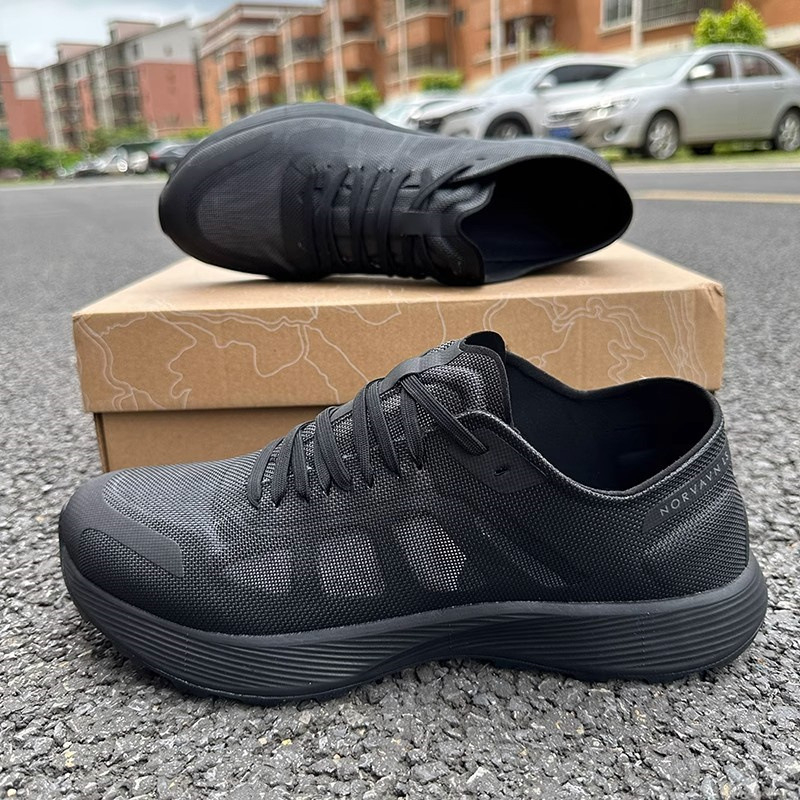 Мъжки маратонки за бягане с мрежеста горна част, дебела подметка, връзки