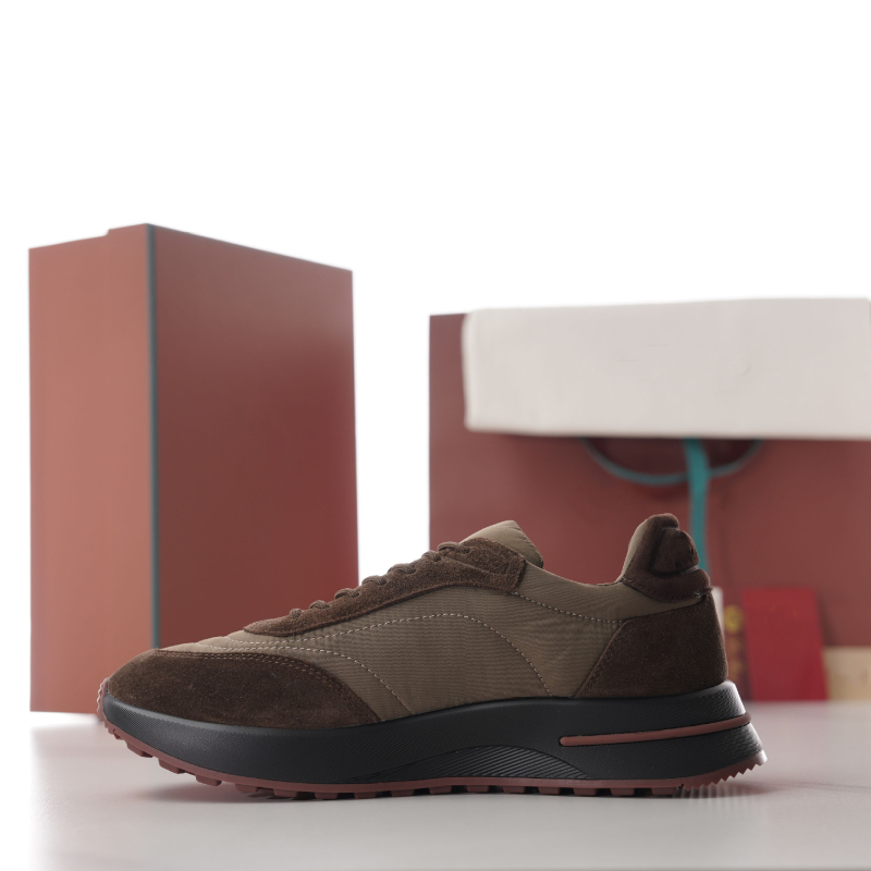 Pantofi platformă, talpă groasă, partea superioară din piele și țesătură, închidere cu șireturi, vârf rotund