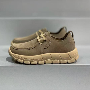 Férfi platform cipő, velúr felsőrész, gumihab talp, kerek orr, platform magassága 3–5 cm