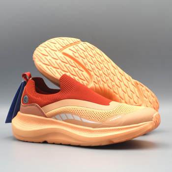 Pantofi casual fără șireturi, unisex, cu suprafața din plasă respirabilă Fly-knit, vârf rotund și talpă EVA groasă cu amortizare.