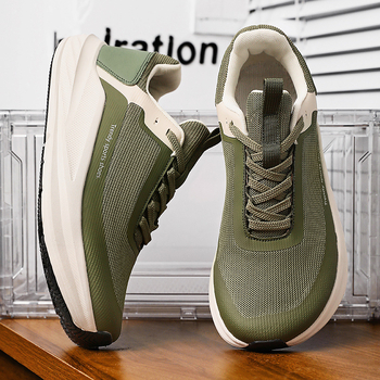 Pantofi sport casual cu croială ultra-lat; partea superioară din plasă și microfibră; talpă EVA + cauciuc; branț PU; închidere cu șireturi