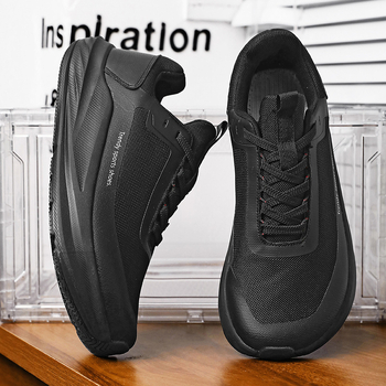 Pantofi sport casual cu croială ultra-lat; partea superioară din plasă și microfibră; talpă EVA + cauciuc; branț PU; închidere cu șireturi