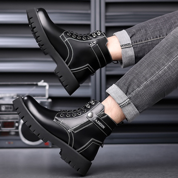 Cizme Martin pentru bărbați, partea superioară din piele split, branț din lână de oaie, talpă din cauciuc, toc mic (1–3 cm)