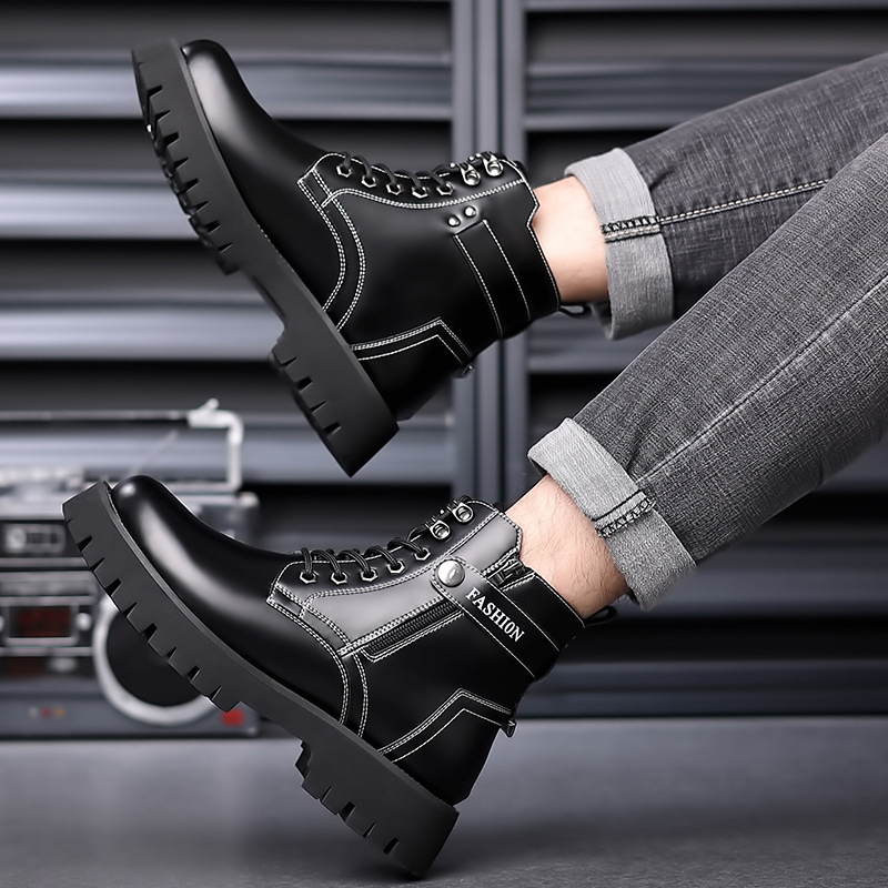 Cizme Martin pentru bărbați, partea superioară din piele split, branț din lână de oaie, talpă din cauciuc, toc mic (1–3 cm)