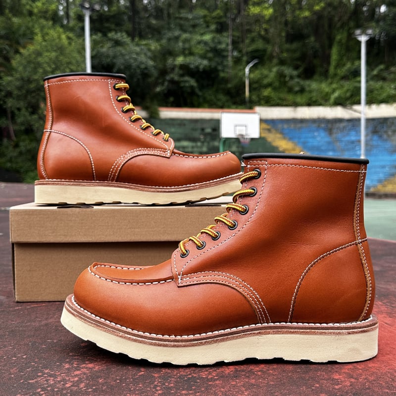 Ανδρικά δερμάτινα μποτάκια σε στυλ Martens, ρετρό, κατασκευή Goodyear welted, μεσαίο μήκος shaft, στρογγυλή μύτη, καουτσούκ σόλα (Goodyear welted; δέρμα επάνω μέρος; μεσαίο μήκος shaft; στρογγυλή μύτη; καουτσούκ σόλα)