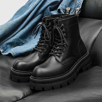 Martin bakancs férfiaknak magasságot növelő dizájnnal, román stílus, magas szár, elülső fűzés, kerek orr, bőr felsőrész, gumírozott talp, téli modell