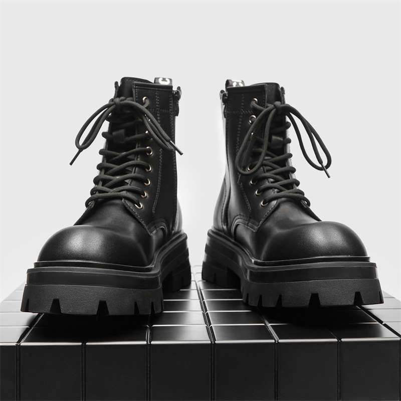 Martin bakancs férfiaknak magasságot növelő dizájnnal, román stílus, magas szár, elülső fűzés, kerek orr, bőr felsőrész, gumírozott talp, téli modell