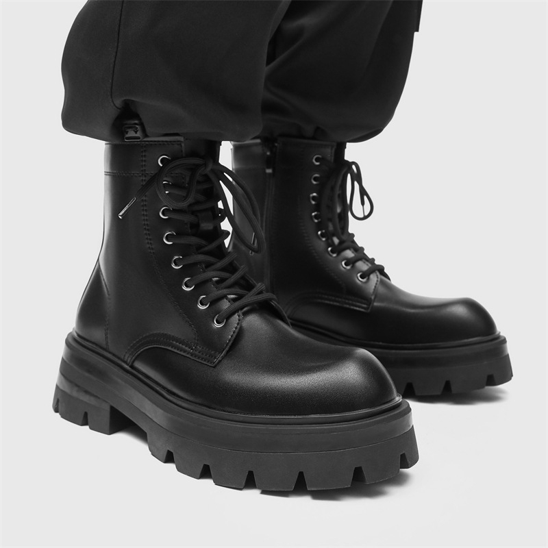 Martin bakancs férfiaknak magasságot növelő dizájnnal, román stílus, magas szár, elülső fűzés, kerek orr, bőr felsőrész, gumírozott talp, téli modell