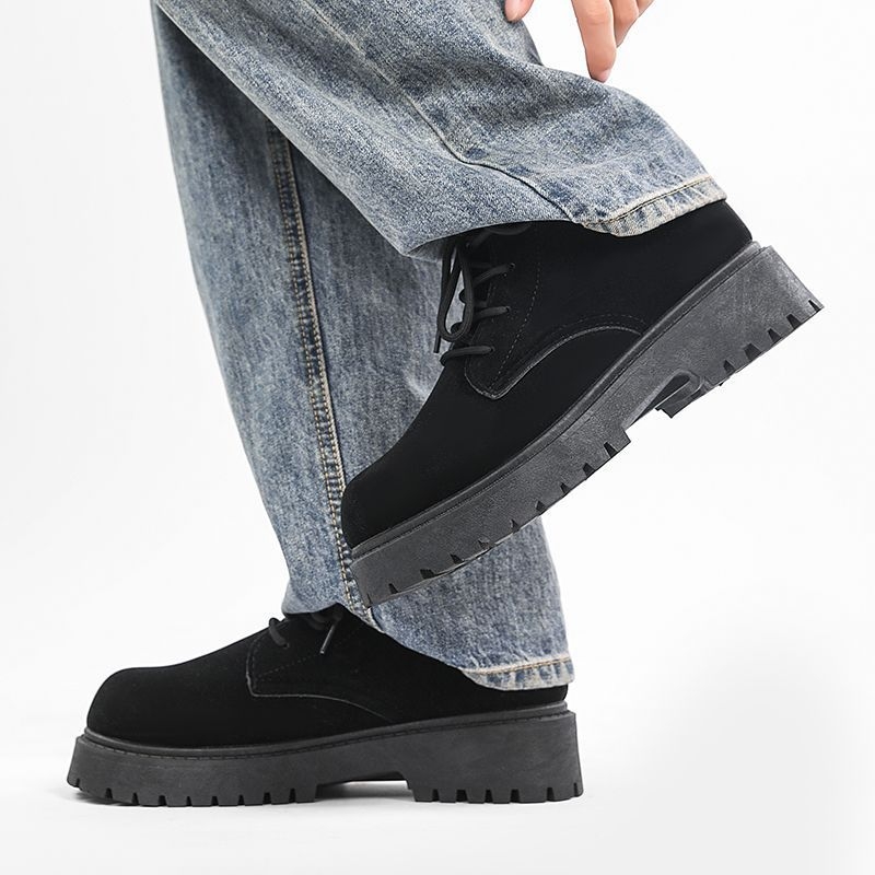 Bot Martin pentru bărbați, nubuk partea superioară, talpă din cauciuc, construcție vulcanizată, înălțime medie a gambelor, căptușeală din piele de oaie