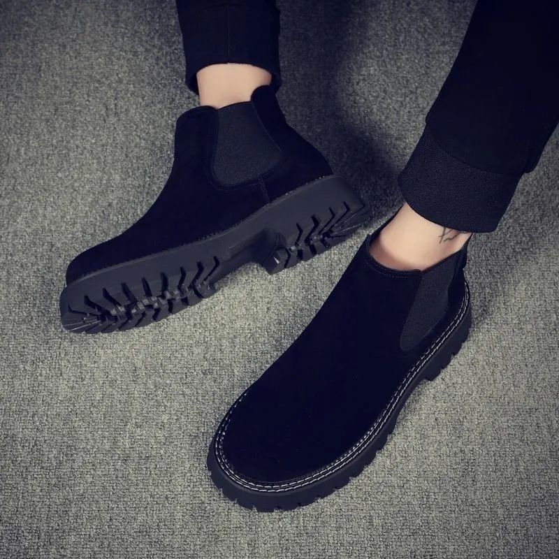 Ghete bărbați Martin cu partea superioară din nubuk de vită, căptușite cu fleece, talpă din cauciuc, vârf rotund, toc 3–5 cm