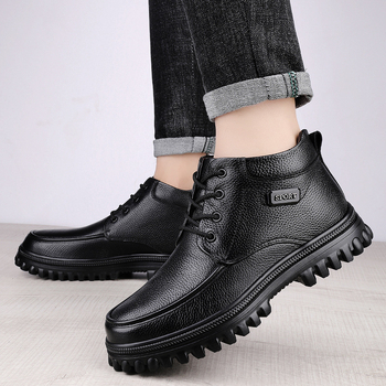 Férfi Martin bakancs — velúr felsőrész, belső bélés gyapjú és báránybőr keveréke, középmagas szár, kerek orr, gumi talp