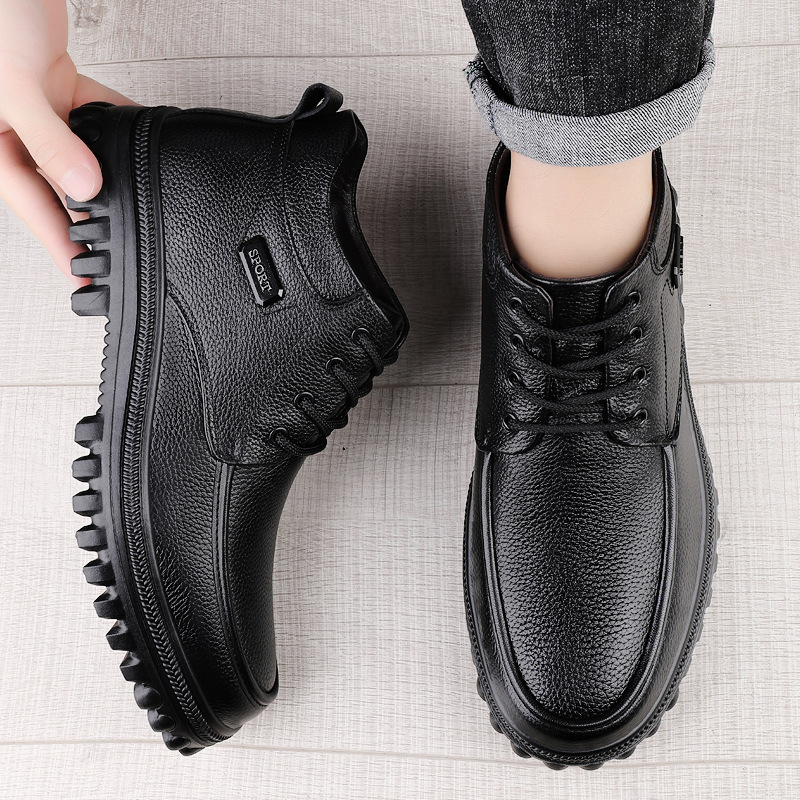 Férfi Martin bakancs — velúr felsőrész, belső bélés gyapjú és báránybőr keveréke, középmagas szár, kerek orr, gumi talp