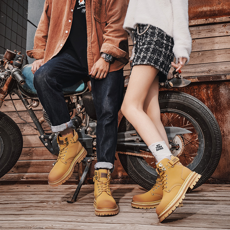 Martin csizmák - felsőrész valódi bőrből, gumi talp, középmagas szár, kerek orr, csúszásálló (felsőrész; gumi talp; középmagas szár; kerek orr; csúszásálló)