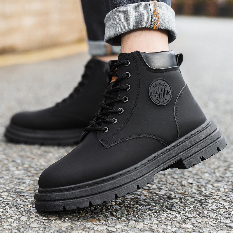 Férfi Martin bakancsok, brit stílusú vastag talppal, PU felsőrész PU bőrrel, műanyag talp, kerek orr, fűzőzős, középmagas szár